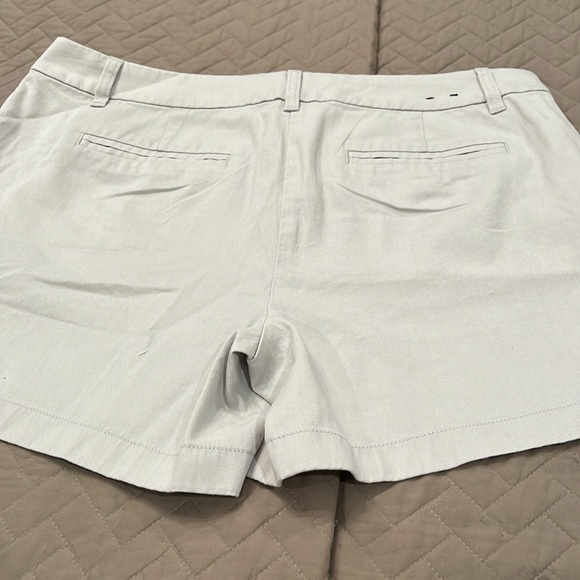 J. Crew Oyster Grey 5" Classic Chino Short/NWT/Size 14 - Picture 9 of 12